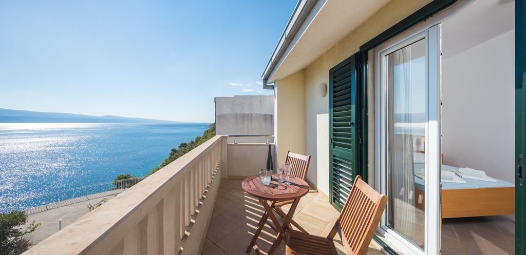 Beachfront Apartments Lara Омиш Экстерьер фото