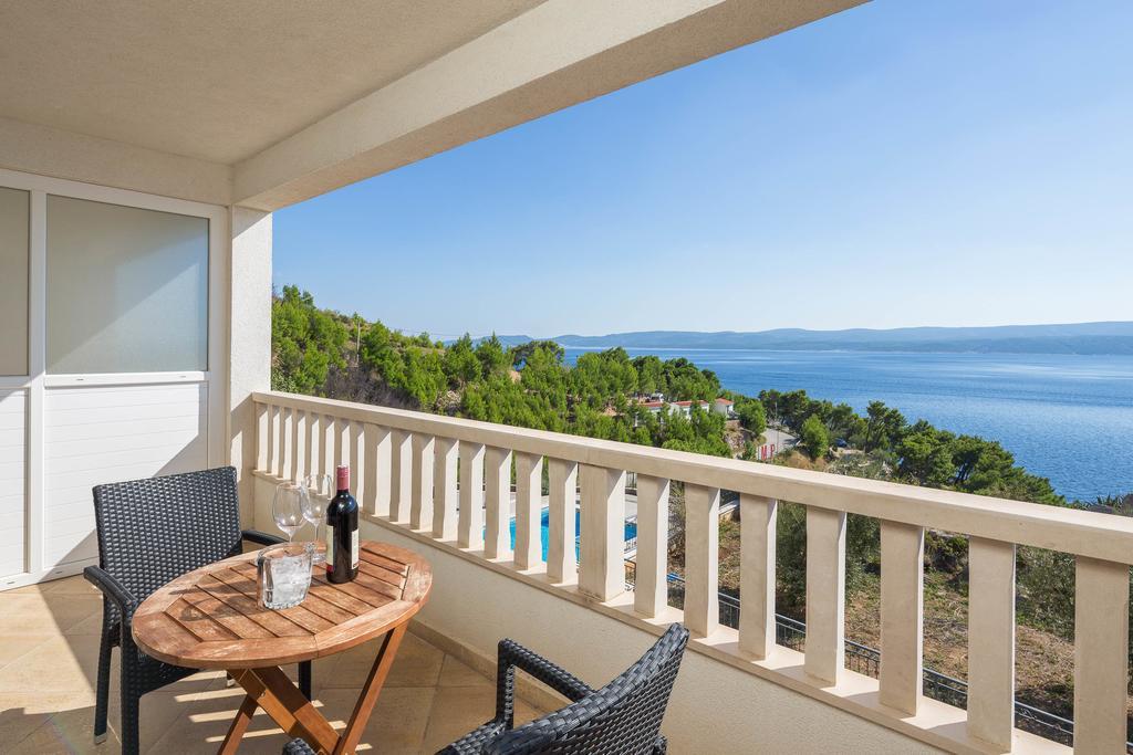 Beachfront Apartments Lara Омиш Экстерьер фото