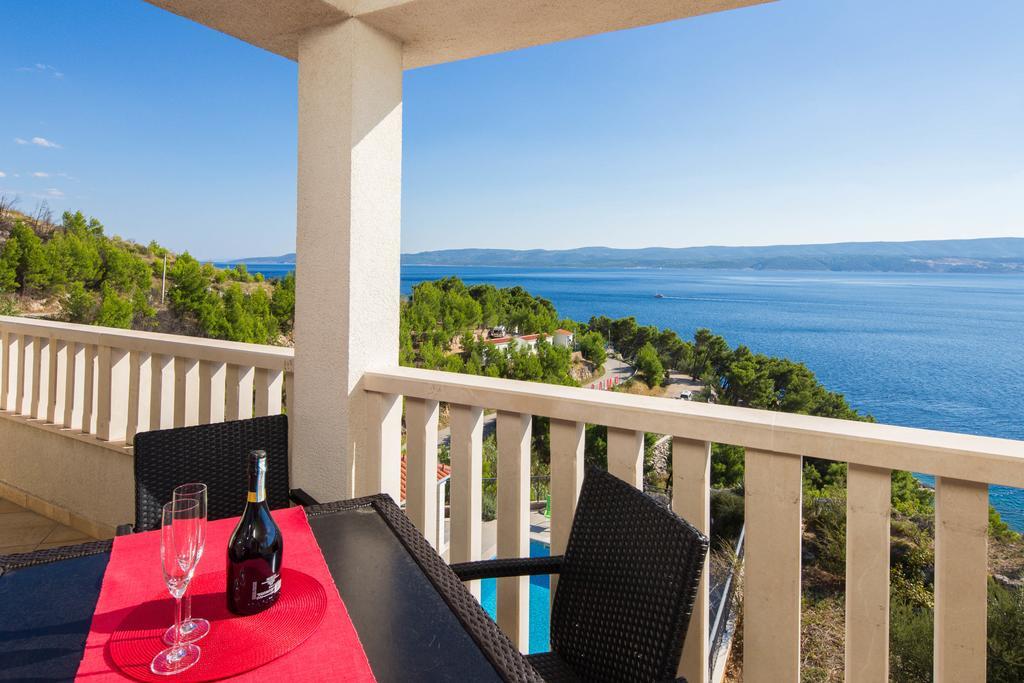 Beachfront Apartments Lara Омиш Экстерьер фото