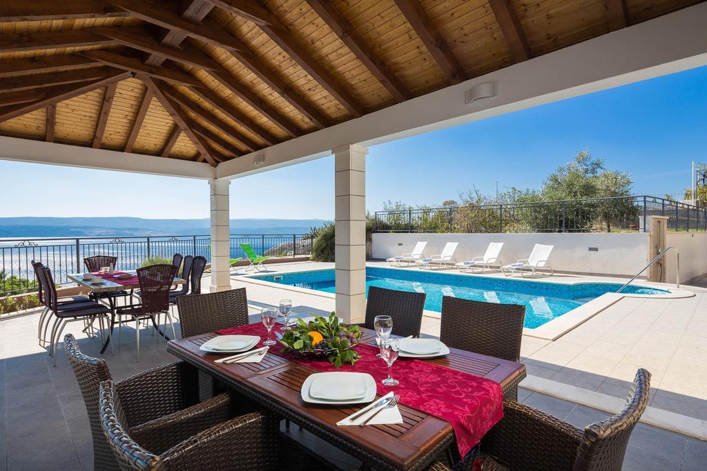 Beachfront Apartments Lara Омиш Экстерьер фото