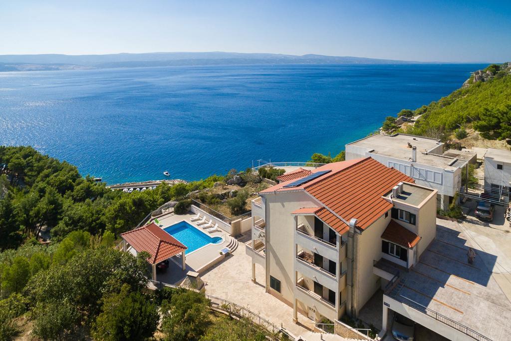 Beachfront Apartments Lara Омиш Экстерьер фото