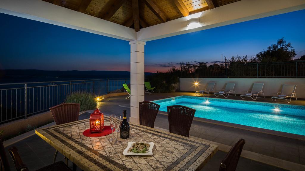 Beachfront Apartments Lara Омиш Экстерьер фото