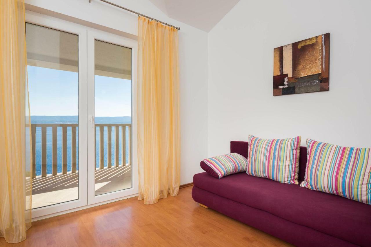 Beachfront Apartments Lara Омиш Номер фото