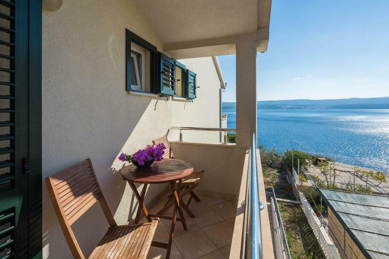 Beachfront Apartments Lara Омиш Номер фото